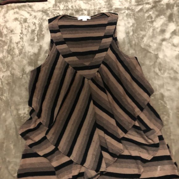 Size L Warehouse One Ruffled sleeveless top. - Picture 1 of 8